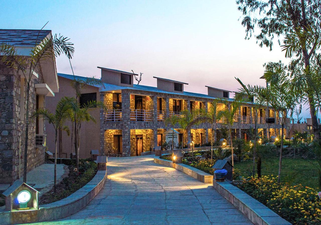 Tag Resorts The Banyan Retreat Рамнаґар Екстер'єр фото
